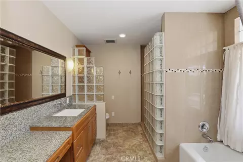 Bath - 41425 Farmer Ct, Indio, CA 92203 photo 1 of 4