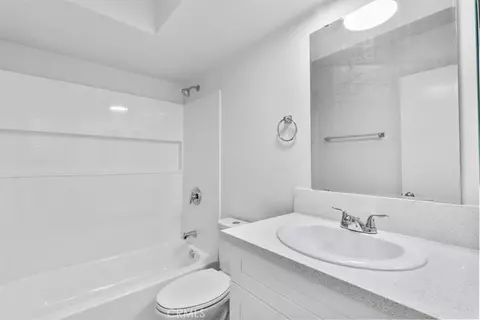 Bath - 1002 Lombard Dr, Redlands, CA 92374 photo 2 of 5