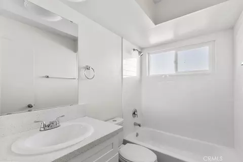 Bath - 1002 Lombard Dr, Redlands, CA 92374 photo 5 of 5