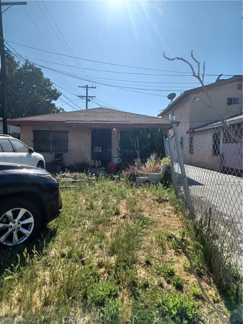 6113 Menlo, Los Angeles, CA 90044