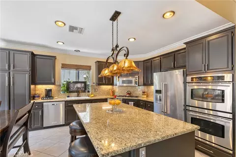 Kitchen - 17059 Noble Vw, Riverside, CA 92503 photo 4 of 4