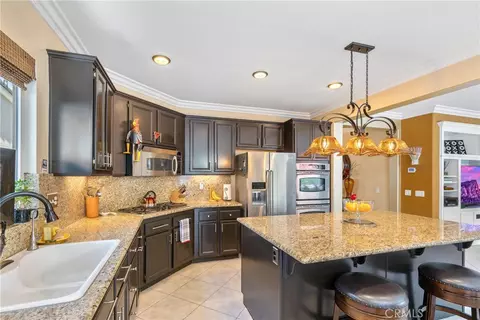 Kitchen - 17059 Noble Vw, Riverside, CA 92503 photo 3 of 4