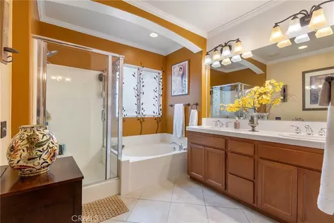 Bath - 17059 Noble Vw, Riverside, CA 92503 photo 1 of 2