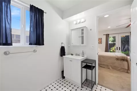 Bath - 5556 Hardwick, Riverside, CA 92504 photo 4 of 7