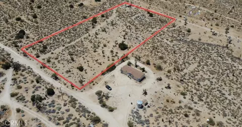 210 Avenue X, Llano, CA 93544