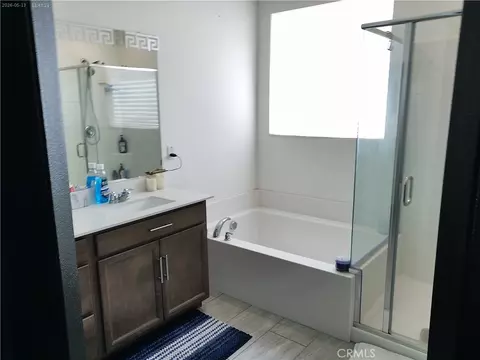 Bath - 760 Torrey Ct, Perris, CA 92571 photo 2 of 7