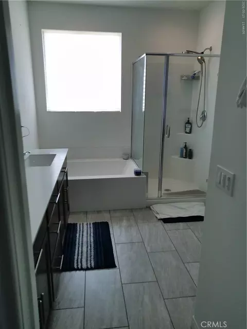 Bath - 760 Torrey Ct, Perris, CA 92571 photo 4 of 7