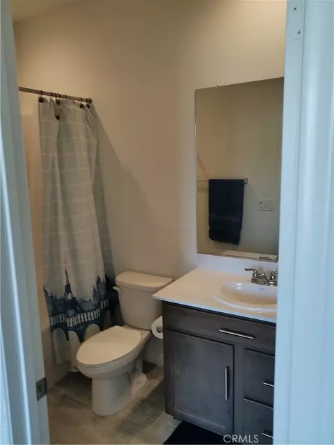 Bath - 760 Torrey Ct, Perris, CA 92571 photo 6 of 7