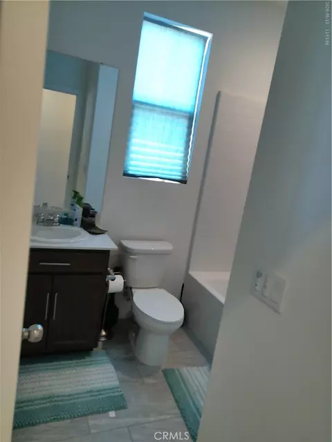Bath - 760 Torrey Ct, Perris, CA 92571 photo 7 of 7