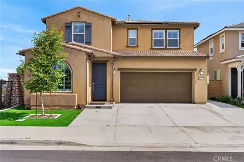 944 Half Moon Ave, Redlands, CA 92374
