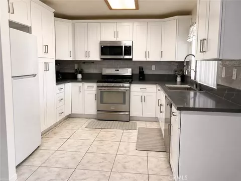 Kitchen - 8340 Pampas, Fontana, CA 92335 photo 1 of 2