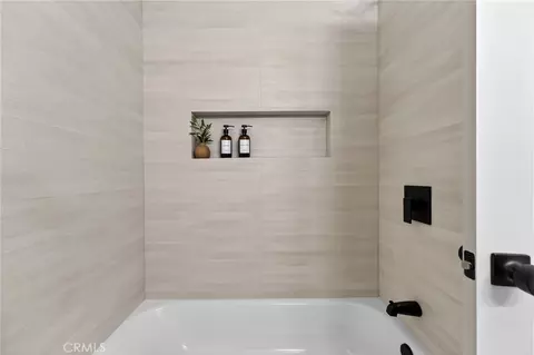 Bath - 1444 Cambridge Ave, Redlands, CA 92374 photo 2 of 5