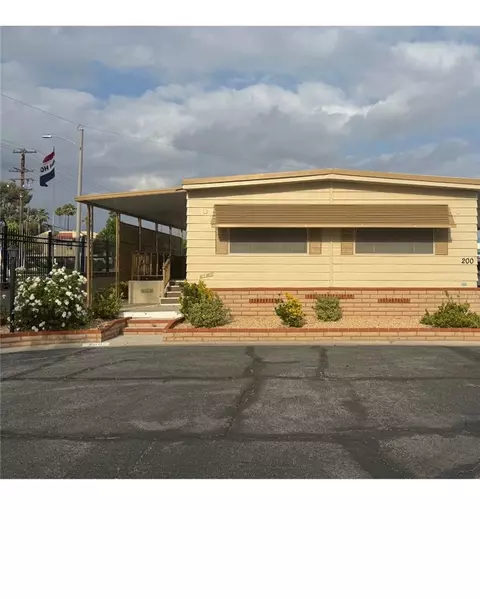 2205 W Acacia #200, Hemet, CA 92545