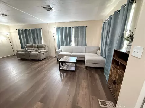 2205 W Acacia #200, Hemet, CA 92545