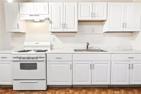 Kitchen - 7008 Summit Vly, Hesperia, CA 92345 photo 4 of 7