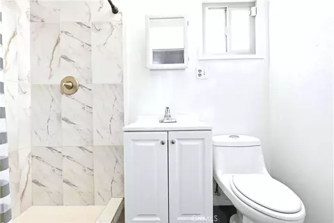 Bath - 7008 Summit Vly, Hesperia, CA 92345 photo 2 of 5
