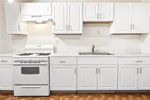 Kitchen - 7008 Summit Vly, Hesperia, CA 92345 photo 4 of 7