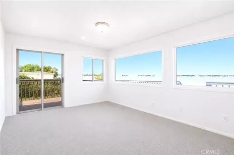 Bedroom - 7008 Summit Vly, Hesperia, CA 92345 photo 6 of 9