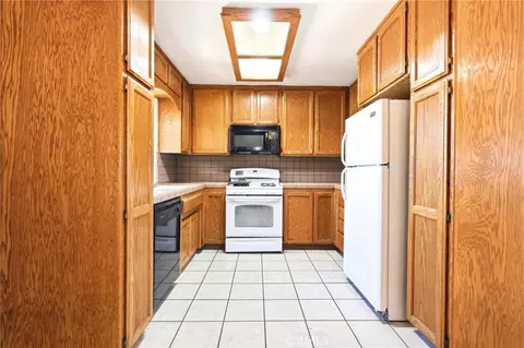 Kitchen - 7008 Summit Vly, Hesperia, CA 92345 photo 1 of 7