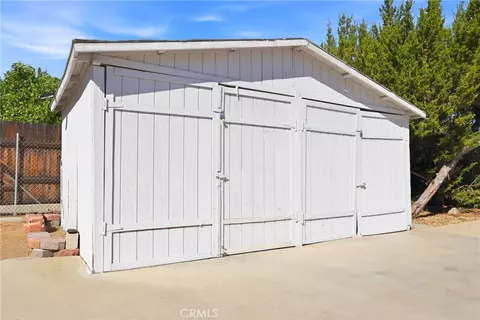 Exterior - 7008 Summit Vly, Hesperia, CA 92345 photo 4 of 4