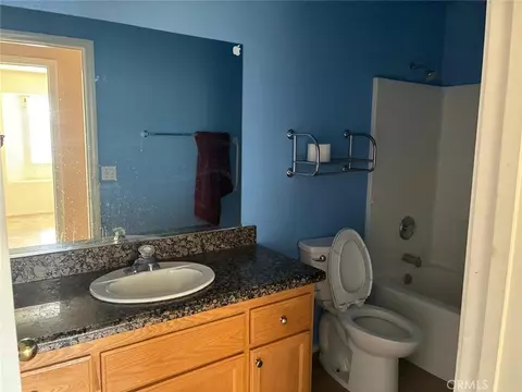 Bath - 11906 Apatite Ave, Hesperia, CA 92345 photo 3 of 6