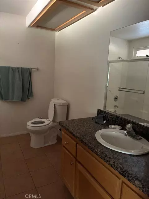 Bath - 11906 Apatite Ave, Hesperia, CA 92345 photo 4 of 6