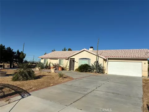 Exterior - 11906 Apatite Ave, Hesperia, CA 92345 photo 4 of 5