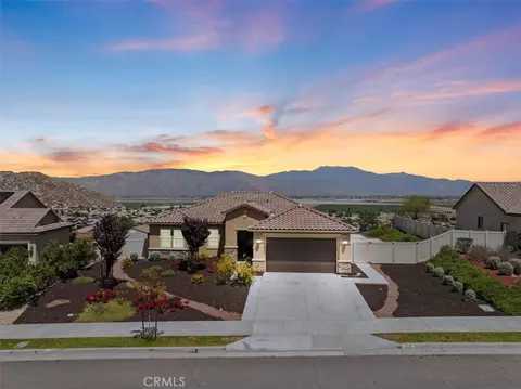 539 Chalakat Ct, San Jacinto, CA 92582