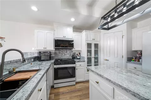 Kitchen - 14576 Mast Ln, Helendale, CA 92342 photo 2 of 3
