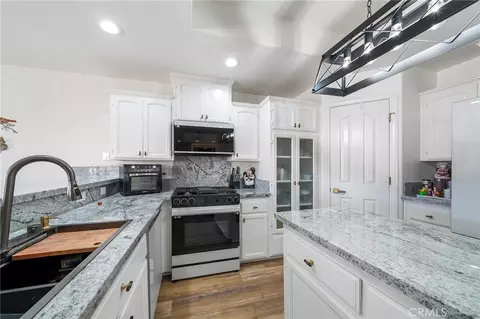 Kitchen - 14576 Mast Ln, Helendale, CA 92342 photo 2 of 3
