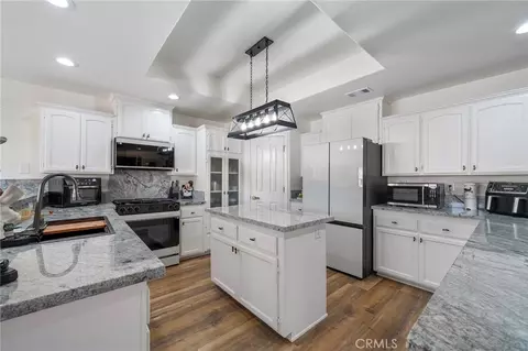 Kitchen - 14576 Mast Ln, Helendale, CA 92342 photo 3 of 3