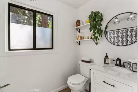 Bath - 899 Blueridge Dr, Skyforest, CA 92385 photo 1 of 4