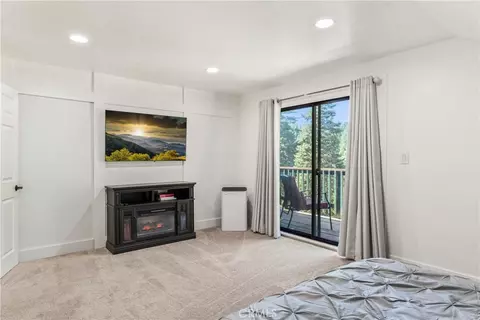 Bedroom - 899 Blueridge Dr, Skyforest, CA 92385 photo 6 of 7