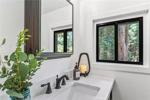 Bath - 899 Blueridge Dr, Skyforest, CA 92385 photo 4 of 4