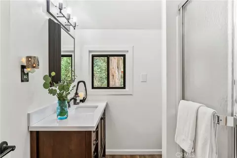Bath - 899 Blueridge Dr, Skyforest, CA 92385 photo 3 of 4