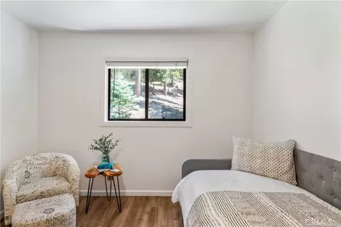 Bedroom - 899 Blueridge Dr, Skyforest, CA 92385 photo 2 of 7