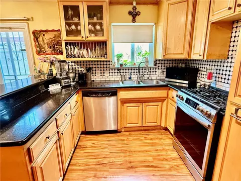 Kitchen - 18854 6th, Bloomington, CA 92316 photo 1 of 4