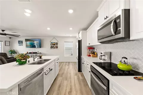 Kitchen - 22641 Spotted Fox, Nuevo, CA 92567 photo 2 of 3