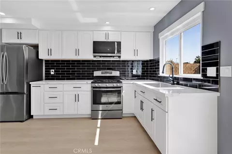 Kitchen - 10851 Maple, Bloomington, CA 92316 photo 3 of 4