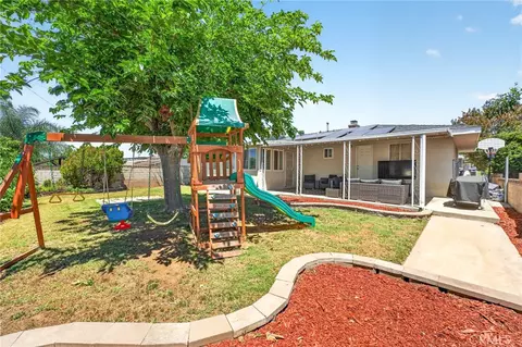 Exterior - 35543 Mountain View St, Yucaipa, CA 92399 photo 5 of 6