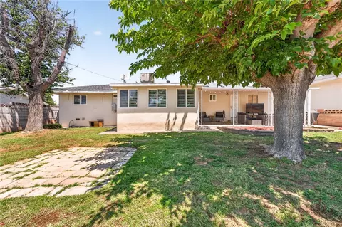 Exterior - 35543 Mountain View St, Yucaipa, CA 92399 photo 4 of 6