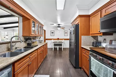Kitchen - 35543 Mountain View St, Yucaipa, CA 92399 photo 2 of 2