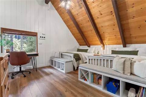 Bedroom - 269 Massive, Lake Arrowhead, CA 92352 photo 4 of 8