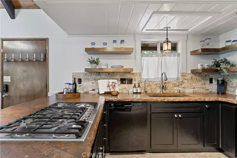 Kitchen - 269 Massive, Lake Arrowhead, CA 92352 photo 4 of 5