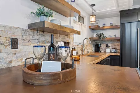 Kitchen - 269 Massive, Lake Arrowhead, CA 92352 photo 3 of 5