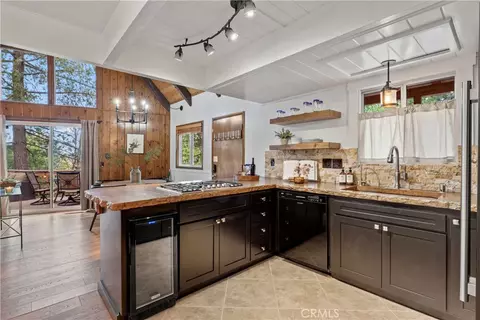 Kitchen - 269 Massive, Lake Arrowhead, CA 92352 photo 5 of 5