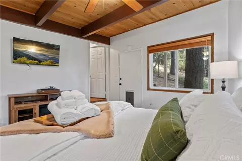 Bedroom - 269 Massive, Lake Arrowhead, CA 92352 photo 6 of 8