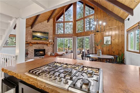Kitchen - 269 Massive, Lake Arrowhead, CA 92352 photo 3 of 5