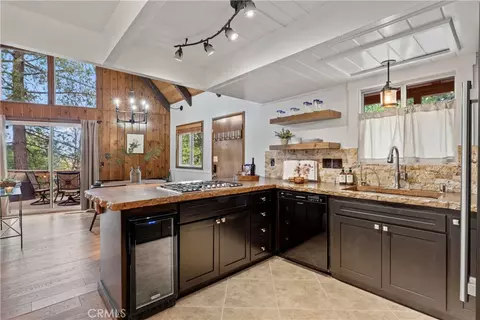 Kitchen - 269 Massive, Lake Arrowhead, CA 92352 photo 5 of 5