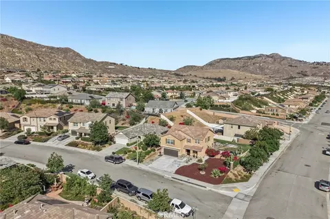 View/Area - 7572 Blue Oak, Riverside, CA 92507 photo 2 of 5